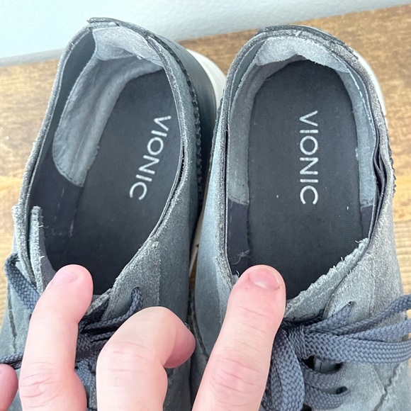 Vionic Taylor 7.5 WIDE gray suede lace up tennis shoes sneakers - Picture 2 of 11